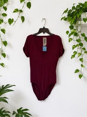 Free People Style Burgundy V-Neck Bodysuit Short Sleeve Women’s M